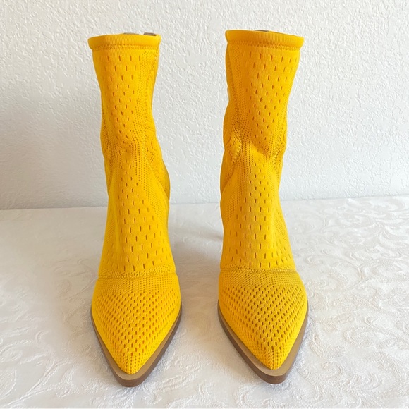 Fendi Jacquard FF monogrammed Mesh Knit Yellow boots - Picture 9 of 16